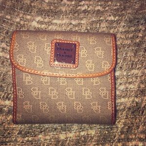 Dooney and Bourke wallet GREAT CONDITION!